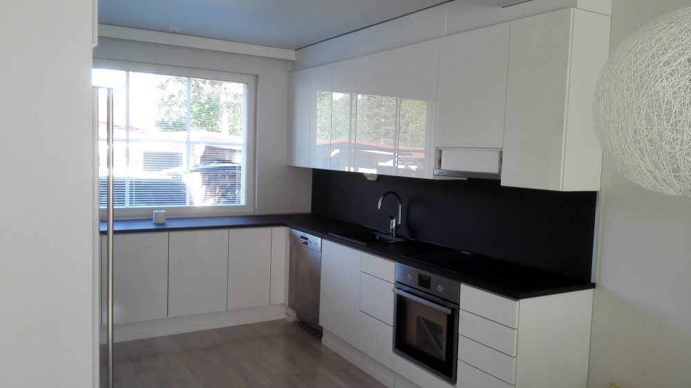Ovien vaihto keittiön oviremontti Designkaluste Finland Oy Ovien vaihto keittiön oviremontti Designkaluste Finland Oy